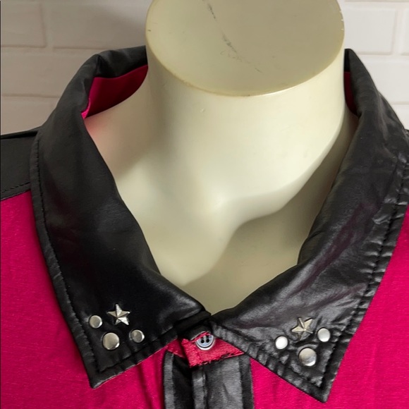 Plus Size Eye Candy Button Split Back blouse 3X - Picture 3 of 7